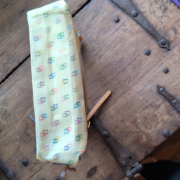 Dooney & Bourke - VINTAGE & RARE 'IT GIRL' Monogram Rainbow Bag w/ leather patch - Picture 8 of 17